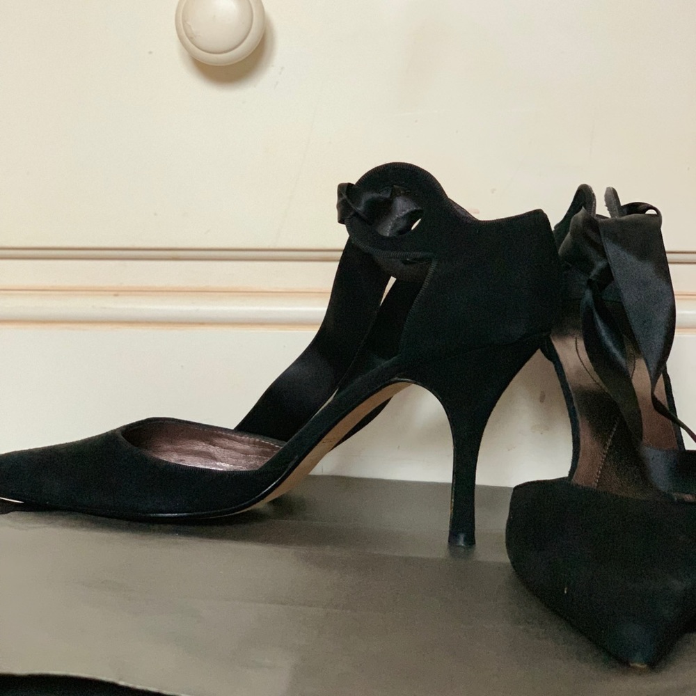 Maxstudio ribbon tie heels